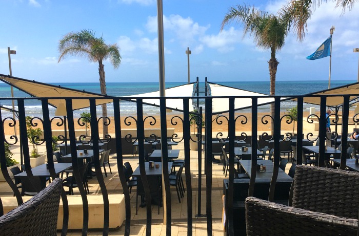 Cafe spots with a view along the beachfront of Marina di Ragusa